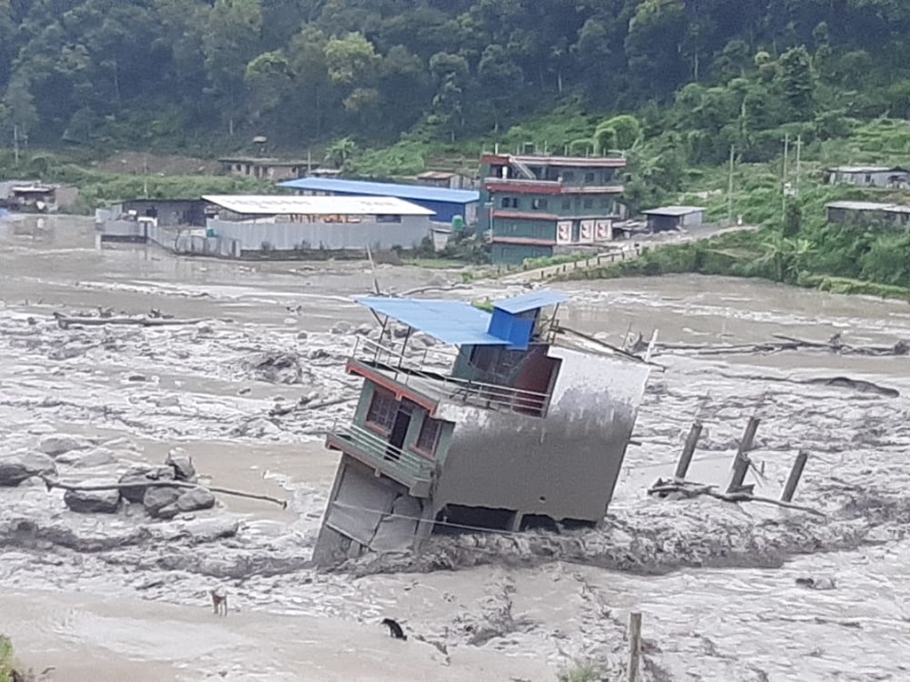 सयौँ रोपनी खेतीयोग्य जग्गा बगरमा परिणत, ४५० घरपरिवार विस्थापित